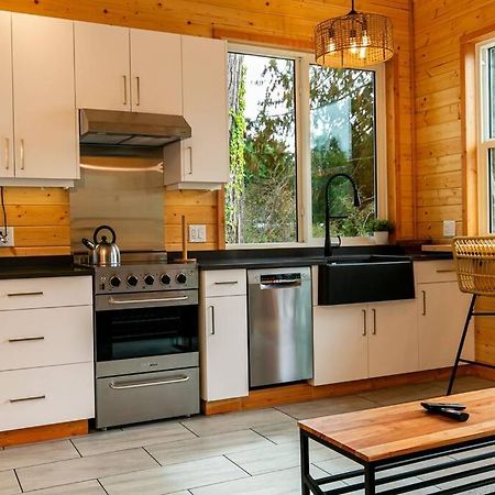 1-Bedroom Knotty Pine Cabin W Sauna & Jacuzzi Сук Екстер'єр фото