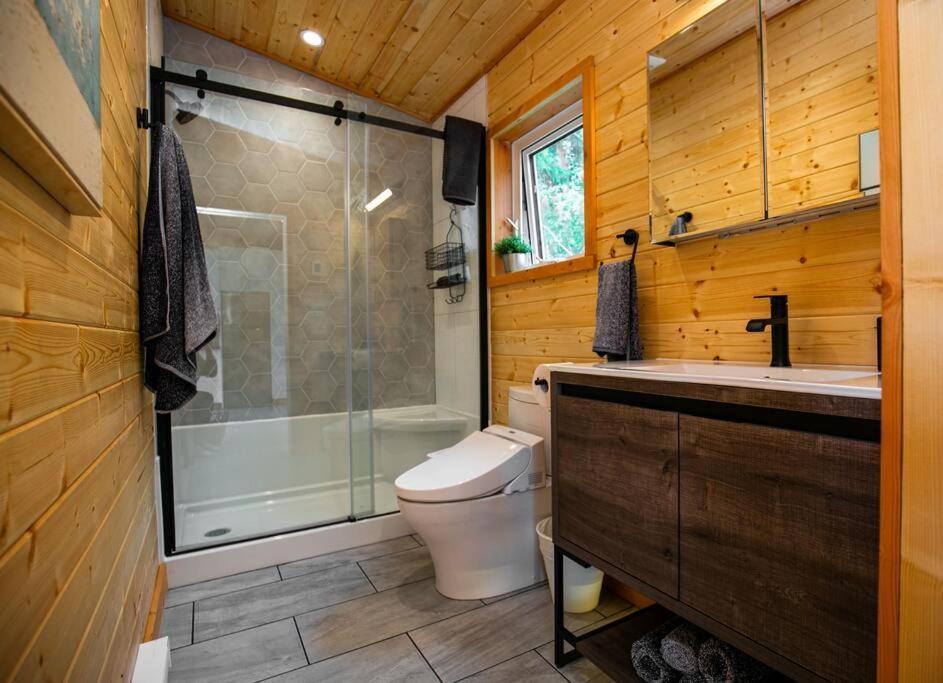 1-Bedroom Knotty Pine Cabin W Sauna & Jacuzzi Сук Екстер'єр фото