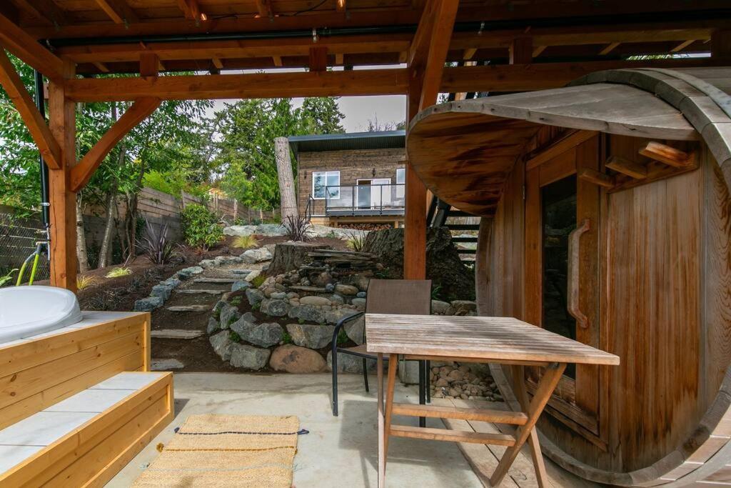 1-Bedroom Knotty Pine Cabin W Sauna & Jacuzzi Сук Екстер'єр фото