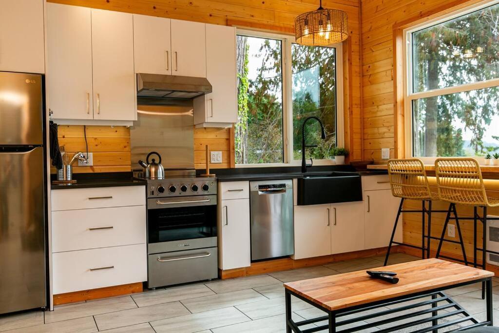 1-Bedroom Knotty Pine Cabin W Sauna & Jacuzzi Сук Екстер'єр фото