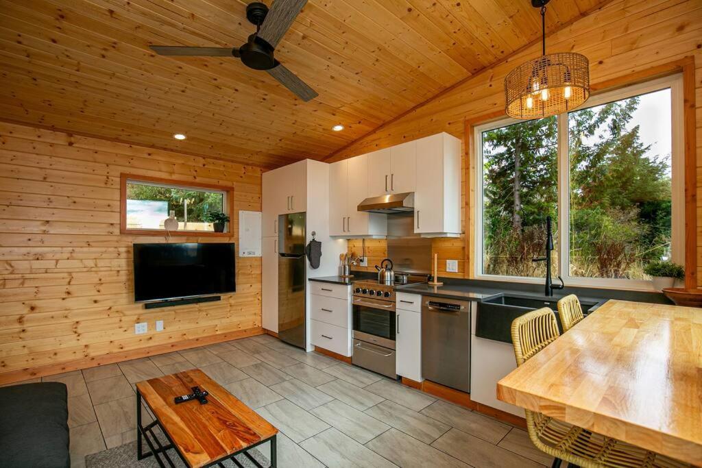 1-Bedroom Knotty Pine Cabin W Sauna & Jacuzzi Сук Екстер'єр фото