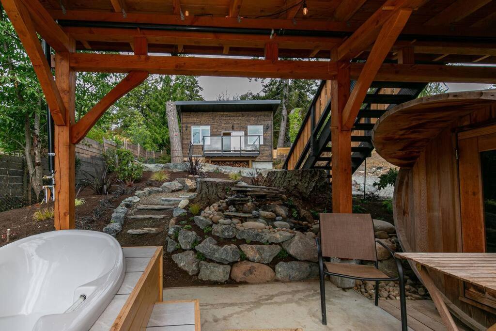 1-Bedroom Knotty Pine Cabin W Sauna & Jacuzzi Сук Екстер'єр фото