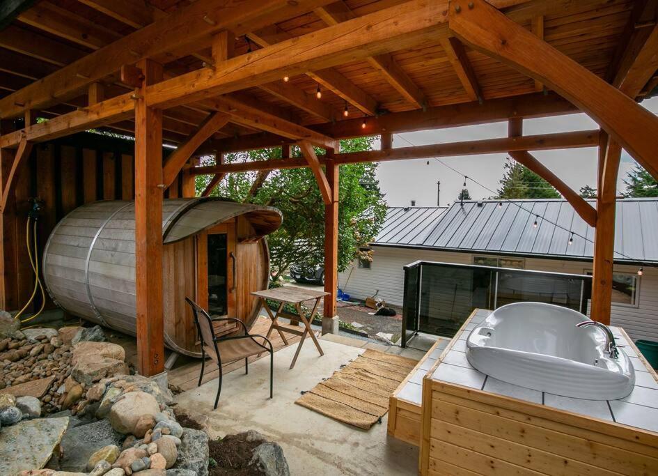 1-Bedroom Knotty Pine Cabin W Sauna & Jacuzzi Сук Екстер'єр фото