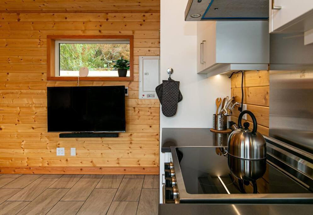 1-Bedroom Knotty Pine Cabin W Sauna & Jacuzzi Сук Екстер'єр фото
