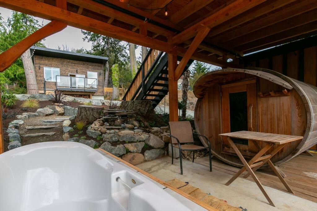 1-Bedroom Knotty Pine Cabin W Sauna & Jacuzzi Сук Екстер'єр фото