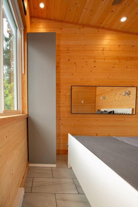 1-Bedroom Knotty Pine Cabin W Sauna & Jacuzzi Сук Екстер'єр фото